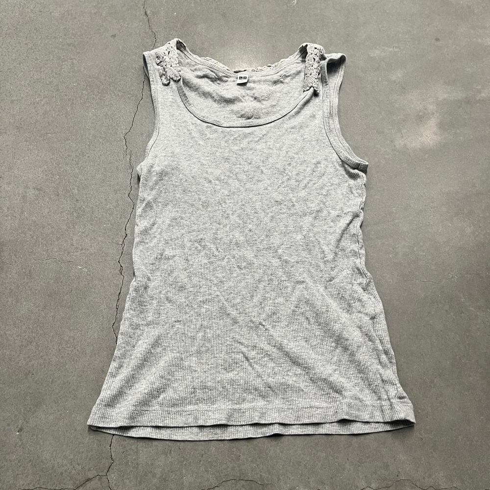 uniqlo tank w lace detailing